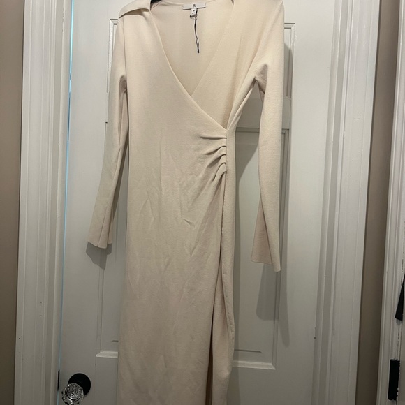 Banana Republic Dresses & Skirts - NWOT Banana republic Elegant Cream Wrap Dress STRETCHY size XS
